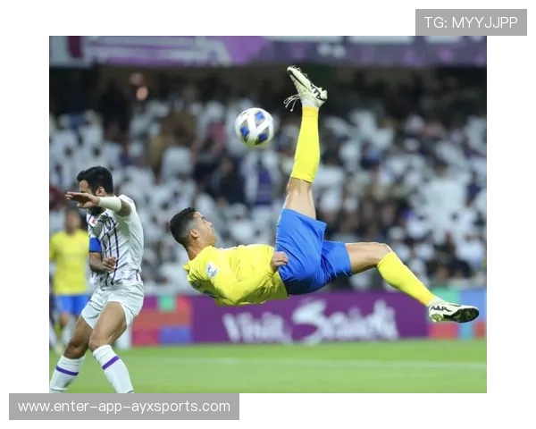 利雅得胜利反抢后进攻，C罗迅速起脚