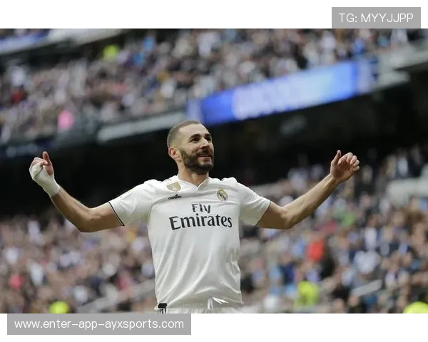 皇马本泽马禁区前力拔山兮劲射入网：从屏幕瞬间到日常训练的爆发力解码